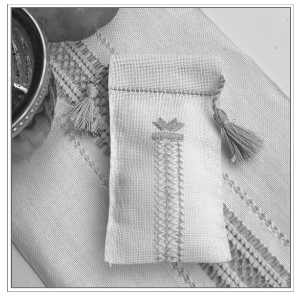 Durftbeutel und Tischband mit Hohlsaum Muster