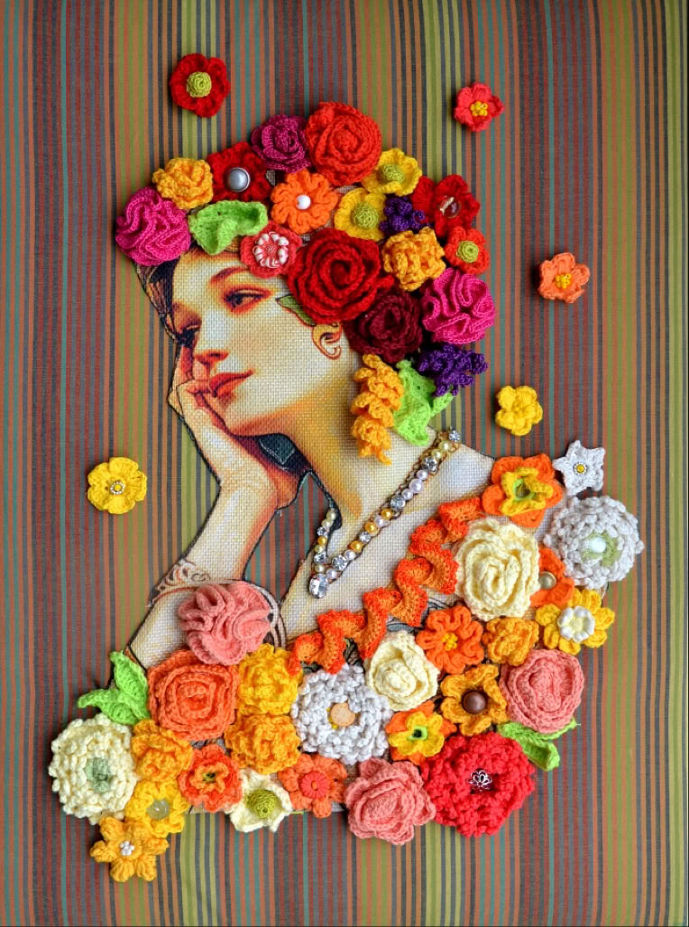 Lady in Rot mit Häkelbumen ein Farbenrausch